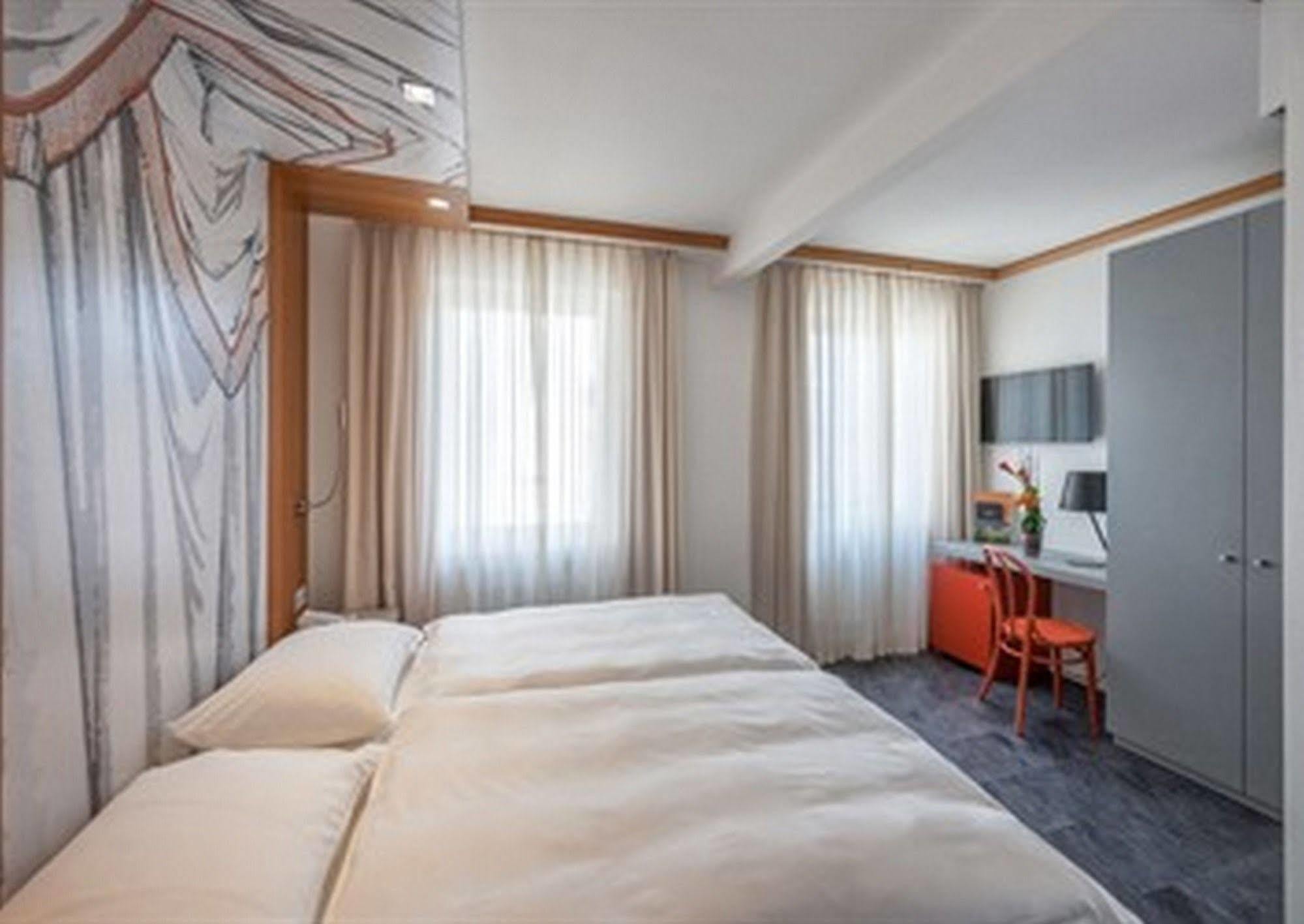 Albergo Carcani By Ketty & Tommy Ascona Exterior photo